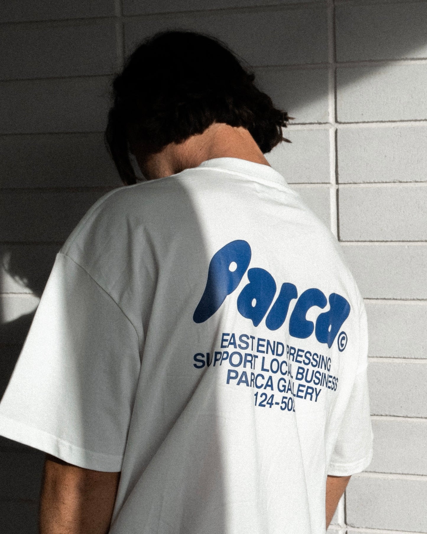 GALLERY TEE GREY