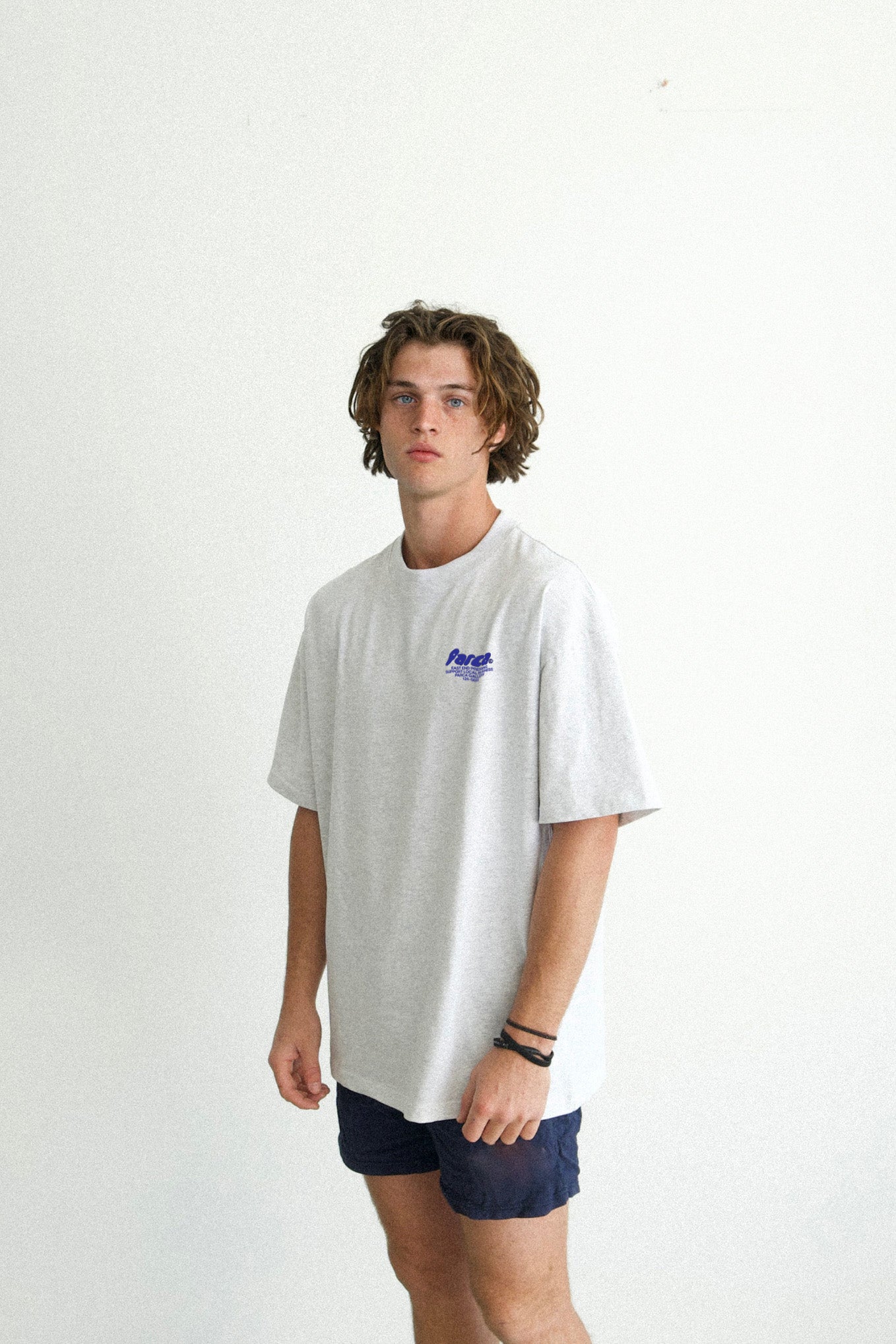 GALLERY TEE GREY