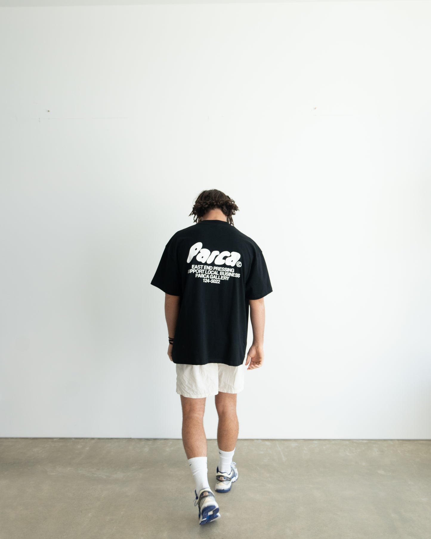 GALLERY TEE